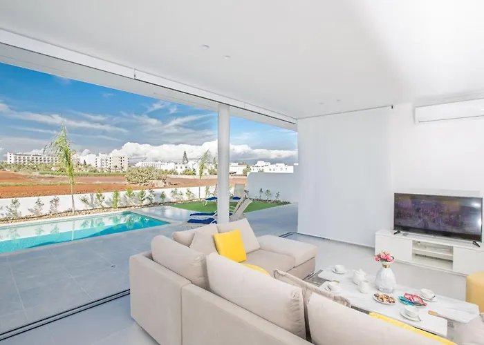 Vilă Panemorfi - Luxury Brand New 3 Bedroom With Private Pool