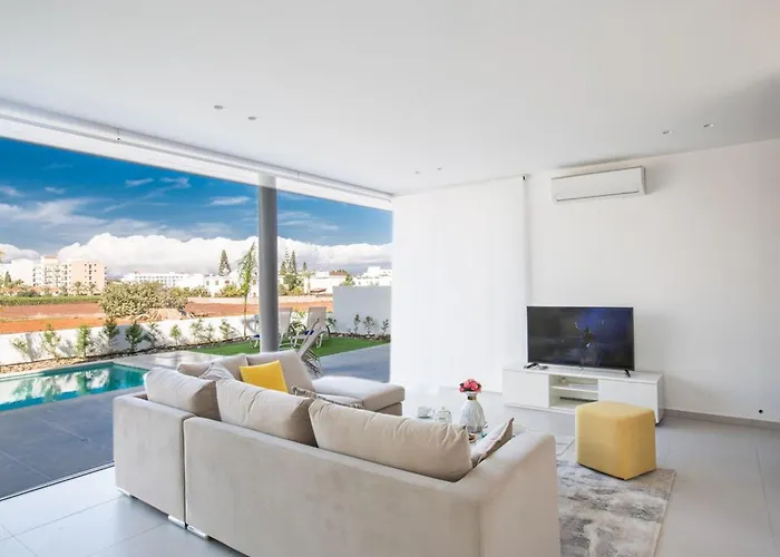 Vilă Panemorfi - Luxury Brand New 3 Bedroom With Private Pool